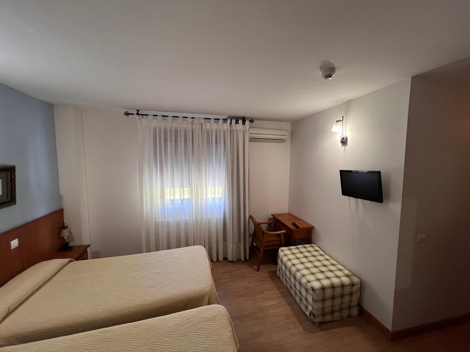 Hotel Puente De Piedra 萨莫拉 外观 照片