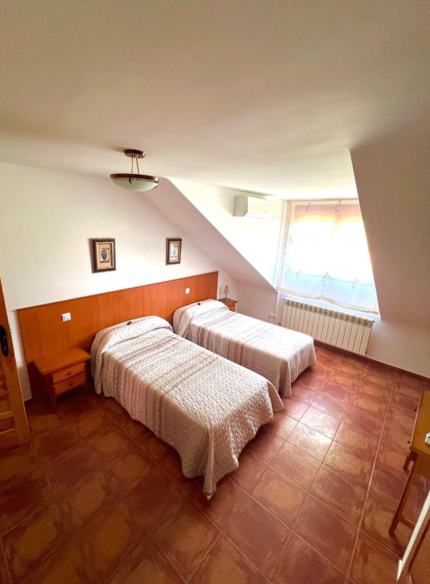 Hotel Puente De Piedra 萨莫拉 外观 照片