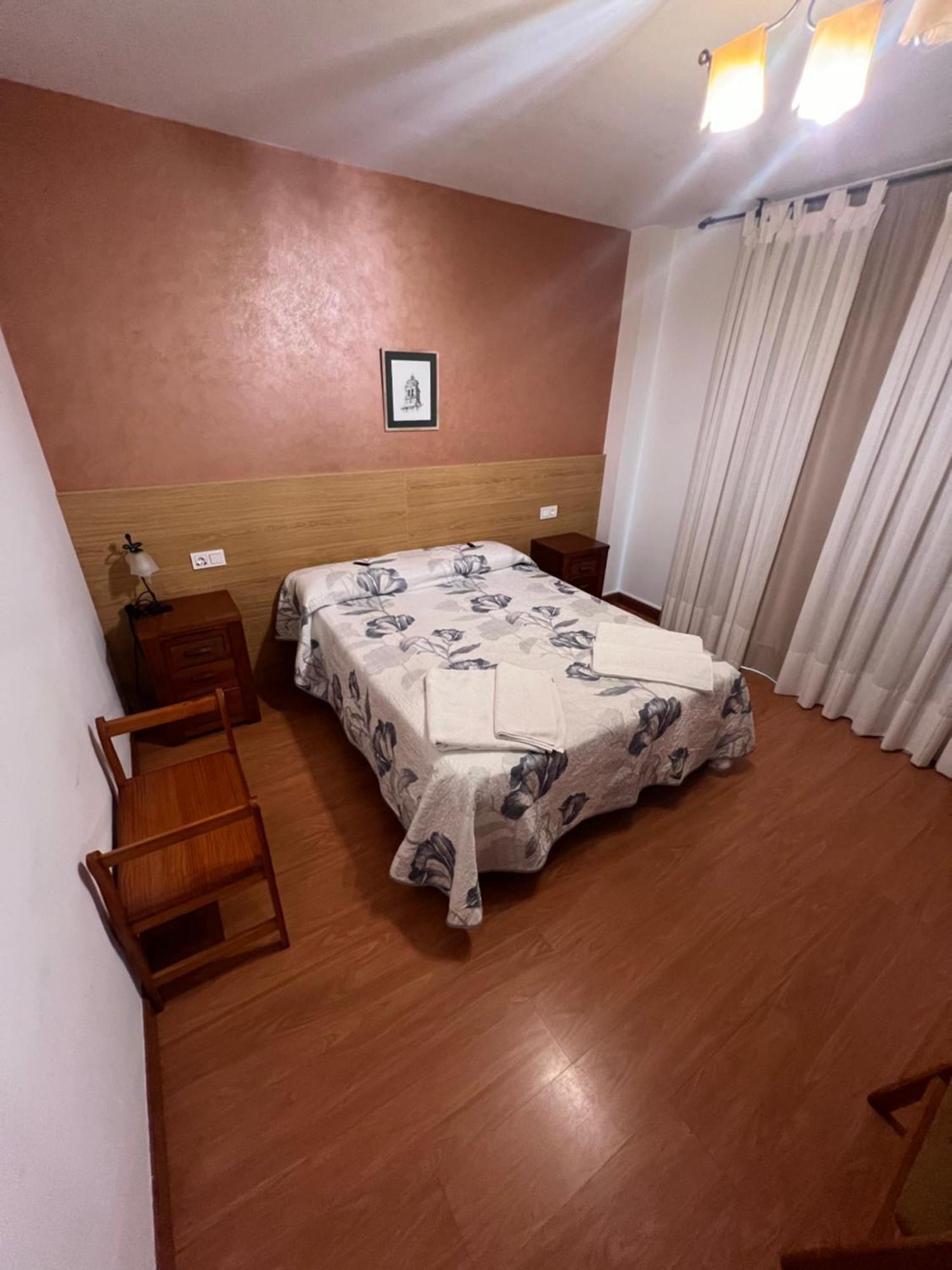 Hotel Puente De Piedra 萨莫拉 外观 照片